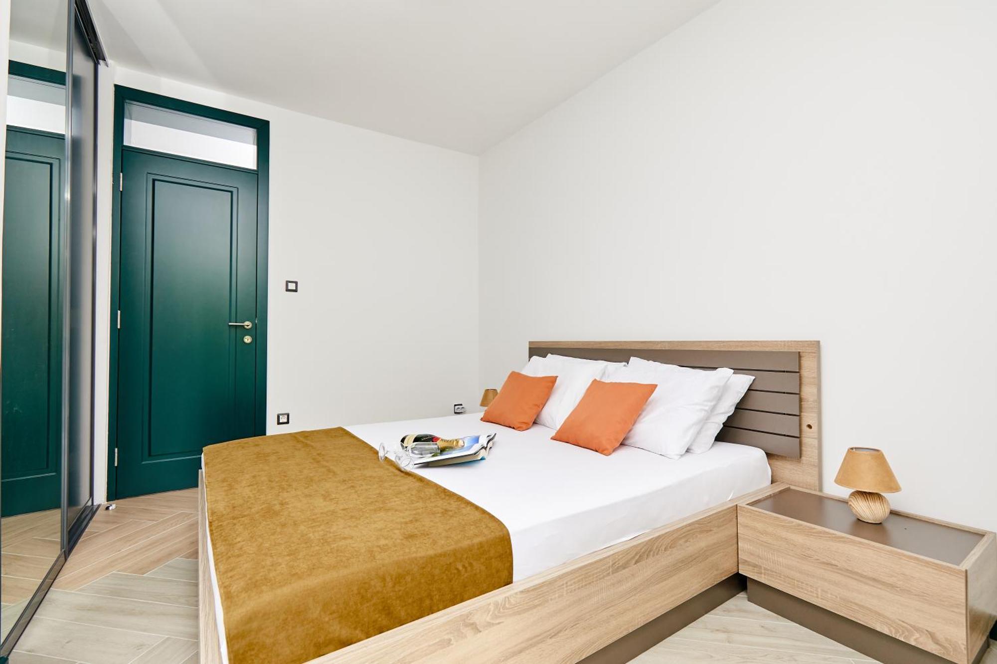 Mosaic Apartment Risan Luaran gambar