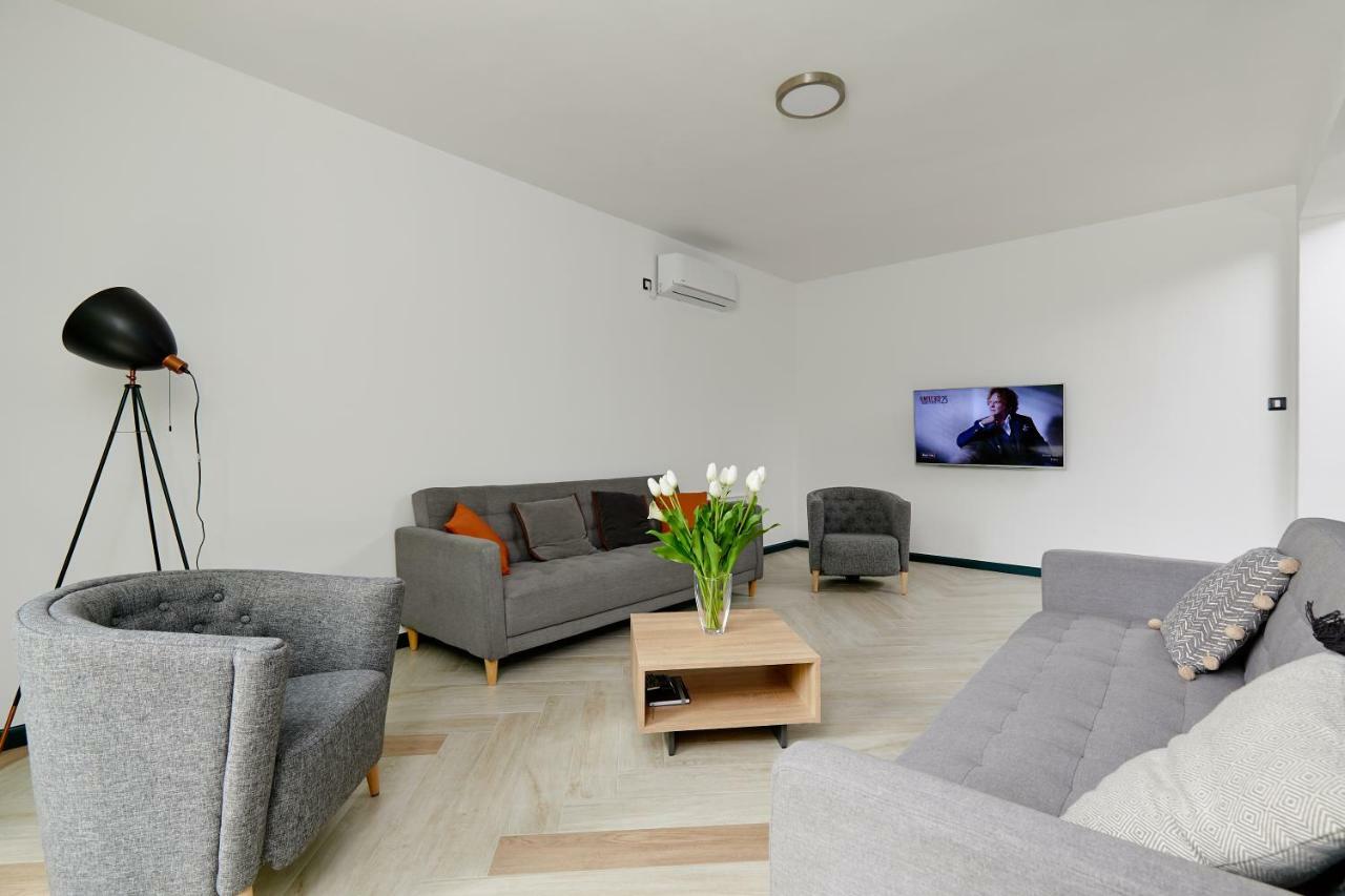 Mosaic Apartment Risan Luaran gambar