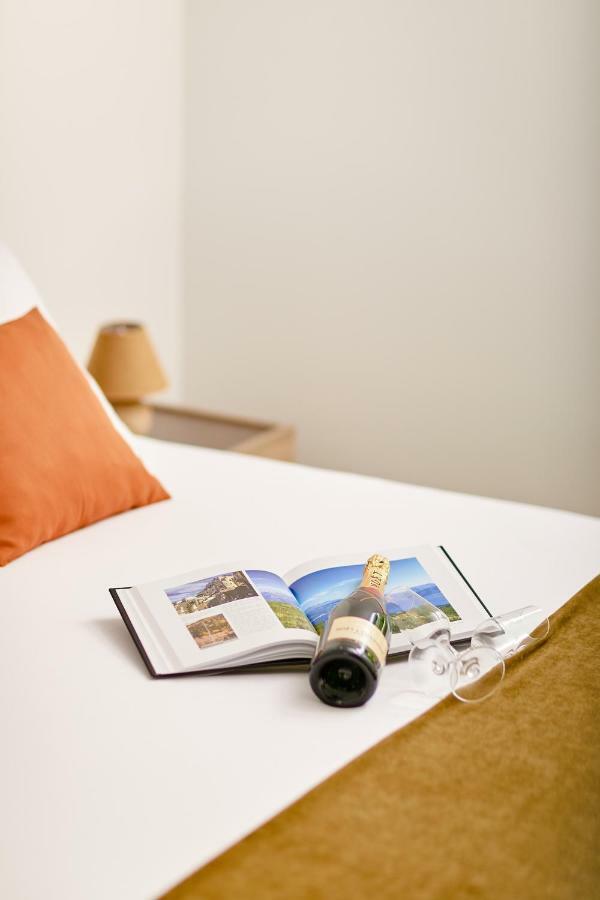 Mosaic Apartment Risan Luaran gambar
