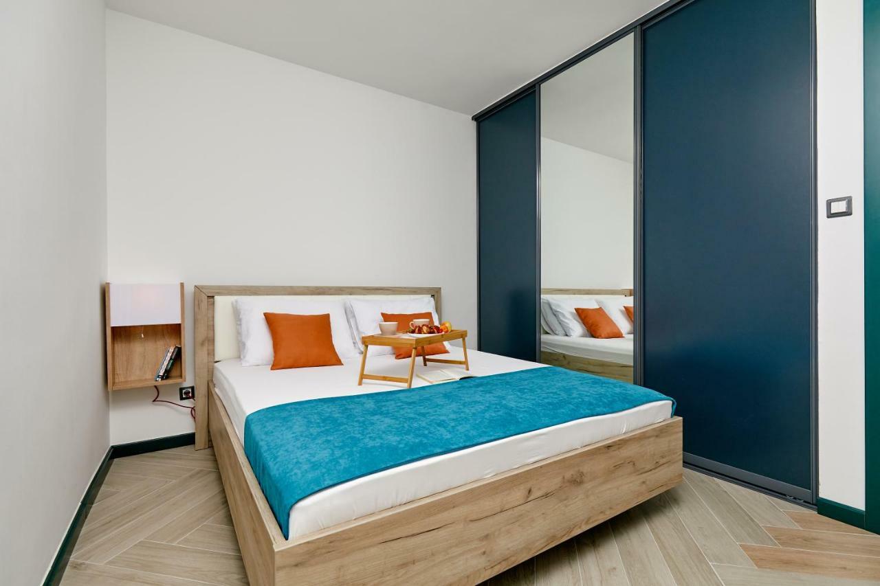 Mosaic Apartment Risan Luaran gambar