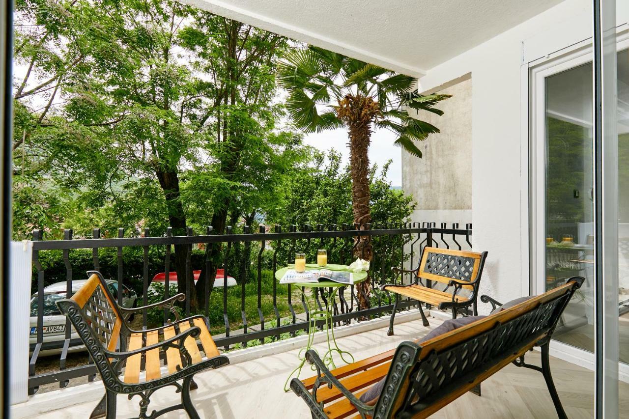 Mosaic Apartment Risan Luaran gambar